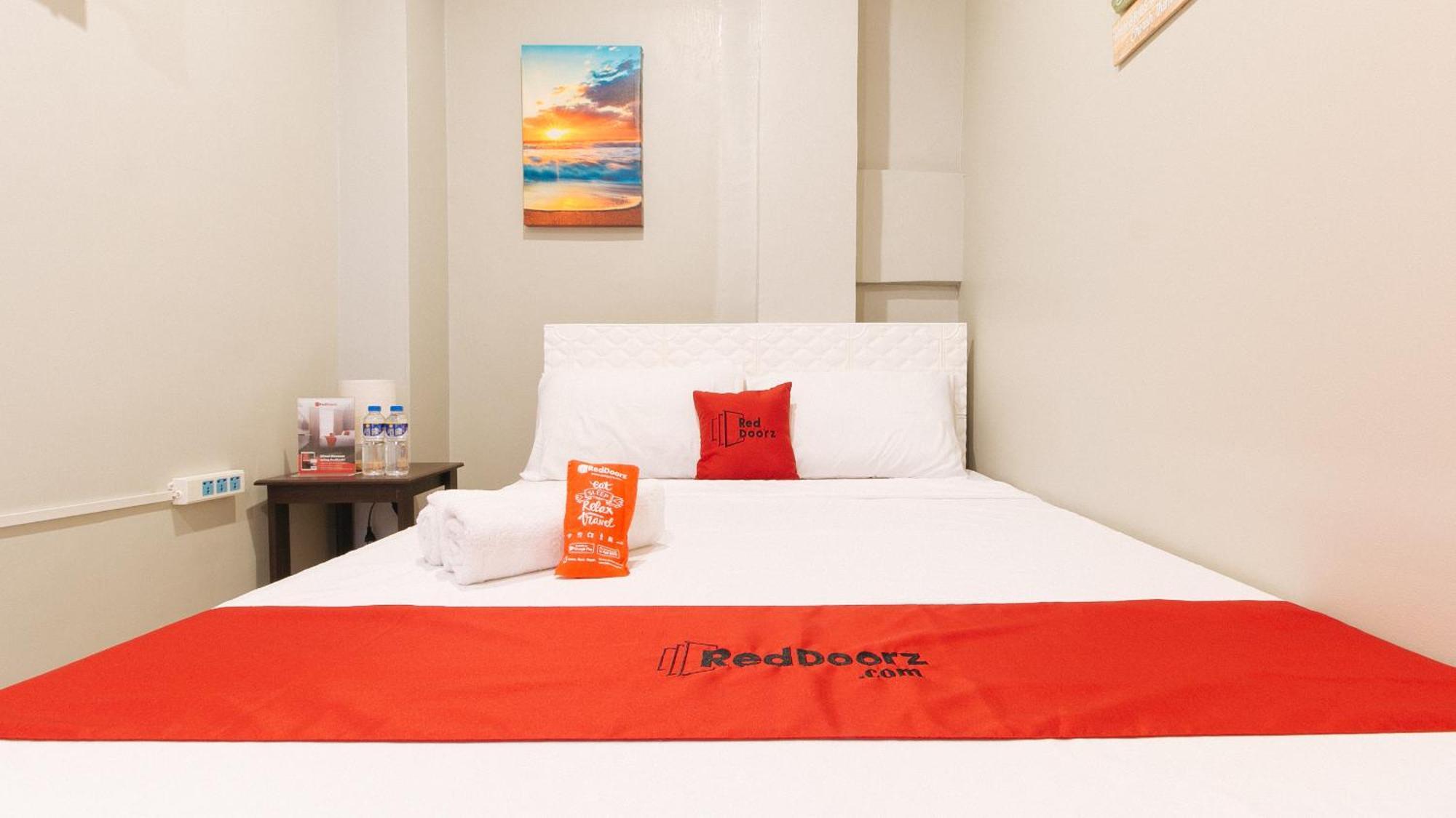 Reddoorz Near Christ The King Medical Center Hotel Las Piñas Exterior foto
