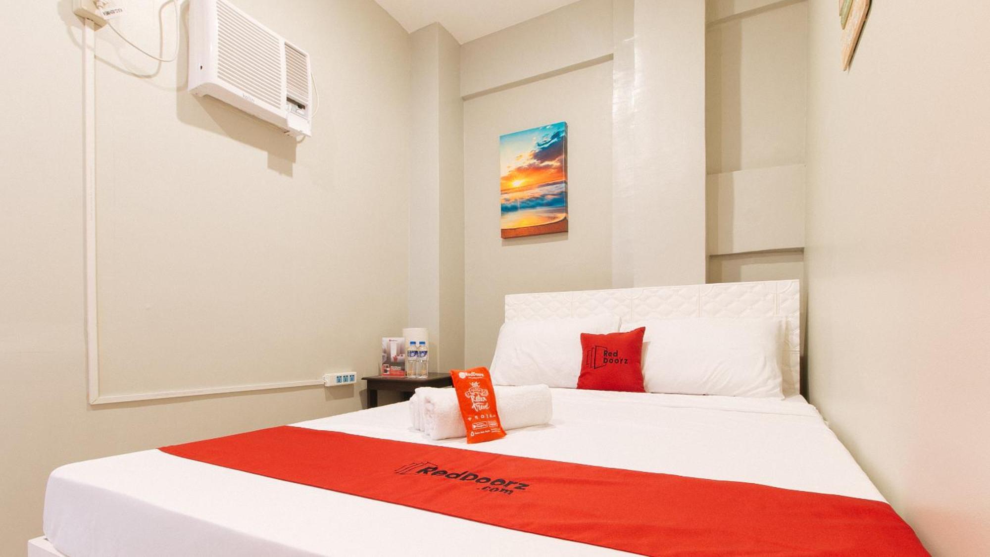 Reddoorz Near Christ The King Medical Center Hotel Las Piñas Exterior foto