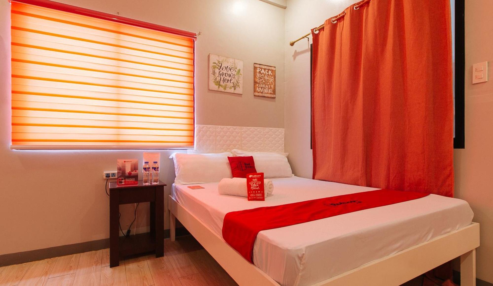 Reddoorz Near Christ The King Medical Center Hotel Las Piñas Exterior foto